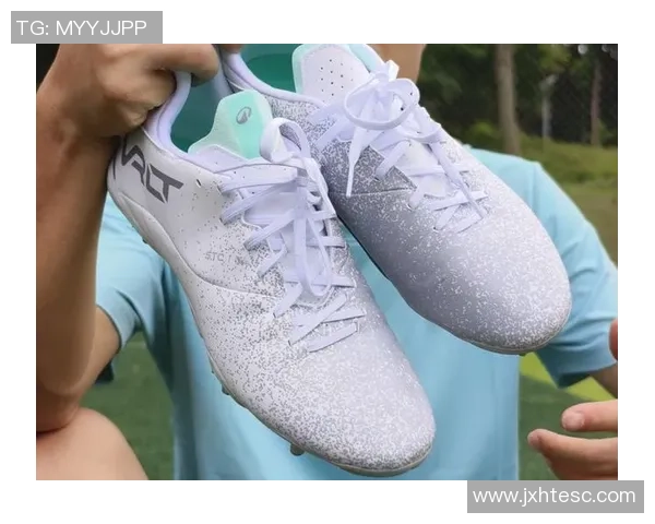 球星穿迪卡侬足球鞋惊艳亮相 成为运动装备新选择引发热议